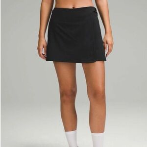 Lululemon Athletica Wrap Front Black Skirt Size 4 NWT